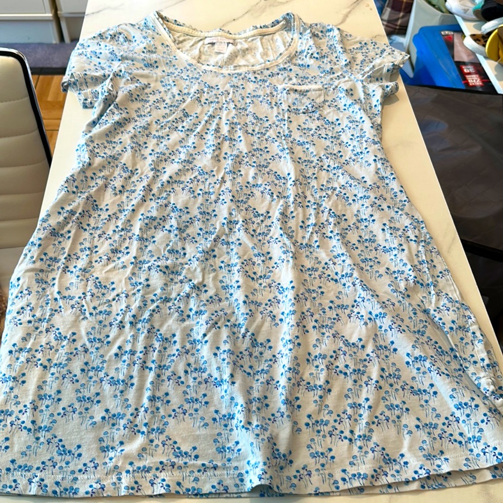 Carol Hochman  blue floral night gown, small.